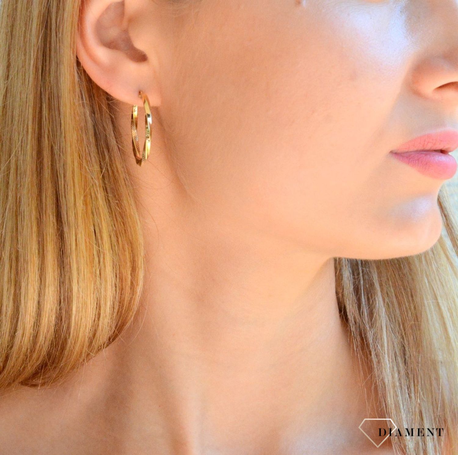 Złote kolczyki damskie 375 owalne zdobione grawerowaniem KL 8539 375.jpg